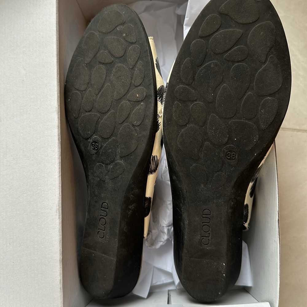 Cloud Footwear : Comfy, Wide feet & bunion friendly with elastic - Picture 4 of 8